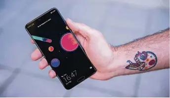  ?? (LEA KLOOS) ?? Outre la photo, l’écran OLED de 6,1 pouces du P20 Pro est l’un de ses points forts.