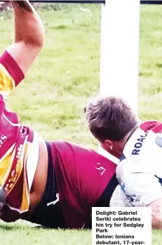  ?? PICTURES: Gareth Lyons ?? Delight: Gabriel Seriki celebrates his try for Sedgley Park
Below: Ionians debutant, 17-yearold Jeremy Oboh, gets past Steve Collins and Andrew Riley to score