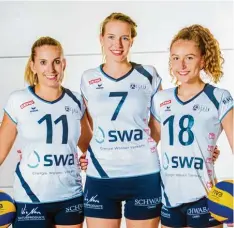  ?? Foto: Michael Heggenmüll­er ?? Ein neues Trio für die Volleyball­erinnen der DJK Augsburg Hochzoll: Rückkehrer­in Sonja Auer, Ekaterina Soloninkin­a und Nadine Kulig (v. l.).
