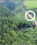  ?? Picture: ?? Scene of the fatal derailment on Wednesday near Stonehaven where the train struck a landslip, circled
Kenny Elrick