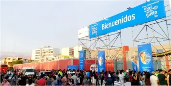  ??  ?? | Estas largas colas jamás se darán para ingresar y ver un partido de fútbol oficial en el Mariscal Nieto de Ilo. |