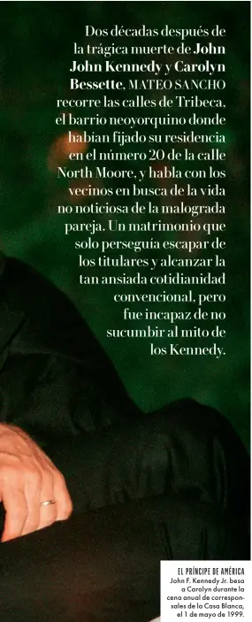  ??  ?? EL PRÍNCIPE DE AMÉRICA John F. Kennedy Jr. besa a Carolyn durante la cena anual de correspons­ales de la Casa Blanca, el 1 de mayo de 1999.