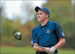  ?? PETE BANNAN — DIGITAL FIRST MEDIA FILE ?? Ben Pochet watches a shot during a round in 2017 with the Spring-Ford golf team.