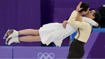  ?? AFP ?? Anna Cappellini and Luca Lanotte of Italy compete in the ice dance event at the Pyeongchan­g Winter Olympic Games at the Gangneung Ice Arena on Monday. —