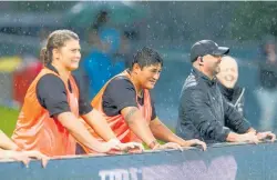  ?? PHOTO / MICHAEL CUNNINGHAM ?? Black Ferns Krystal Murray (centre) during Saturday's Black Ferns game in her home region.