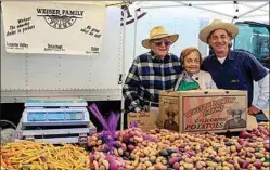  ?? COURTESY OF THE WEISER FAMILY ?? Sid and Raquel Weiser and their son Alex at the family booth at a farmers market.