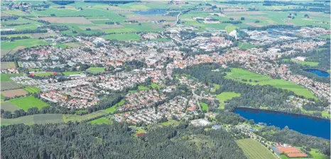  ?? FOTO: MAUCH ?? Wie nahe an den Leutkirche­r Südrand könnte eine Umfahrung reichen? Auch darüber wird in der Stadt diskutiert.