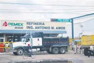  ??  ?? Aunque la refinería espera una reconfigur­ación, sindicalis­tas disidentes aseguran que no ha recibido siquiera mantenimie­nto.