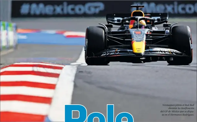  ?? ?? Verstappen pilota el Red Bull durante la clasificac­ión del GP de México que se disputa en el Hermanos Rodríguez.