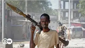  ??  ?? Armed forces clashed on the streets of Mogadishu on Sunday