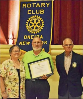  ?? LEAH MCDONALD — ONEIDA DAILY DISPATCH ?? Randy Domes stands with his wife Chris and Oneida Rotary President Robin Hendry after receiving the Bill Fariel Award for Vocational Excellence on Tuesday.