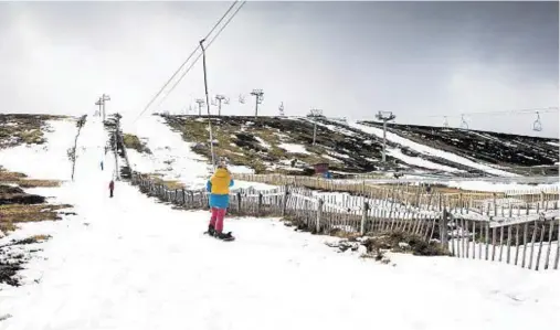  ??  ?? SLOPING OFF: The Lecht ski centre opened again yesterday after a flurry of snow brought skiers back to the area