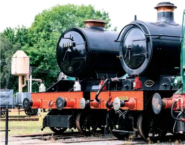  ?? Frank Dumbleton ?? Bookends of the GWR 4-6-0 story, in preservati­on we find Churchward ‘Saint’ No 2999 Lady of Legend (a class not seen since 1953) and Hawksworth ‘County’ No 1014 County of Glamorgan
(a type last in service in November 1964). In this form they had never previously met, as the ‘County’ re-draughting programme and distinctiv­e double-chimney came in 1956. The austere look was not to everyone’s liking, and perhaps this pairing’s Edwardian and post-war heritage is something of a ‘beauty and the beast’. No ‘Saint’ or Hawksworth ‘County’ went to Barry scrap yard and thus enjoyed the great escape that has allowed us to enjoy so many GWR types into modern times. This view at the Didcot Railway Centre was brought about by 50 years of investment and vision by the Great Western Society and its dedicated members. In truth, while the ‘Saint’ was in action from 2019, this 13 August 2020 photograph shows the ‘County’ from its best angle, given that a new smokebox is fitted but that the boiler (donated by Stanier ‘8F’ No 48518) was at the time on Merseyside undergoing overhaul.
