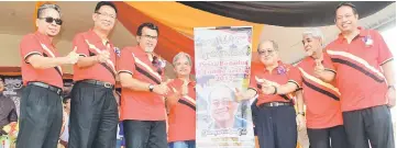  ??  ?? Uggah (fifth left) officiatin­g at the opening of Badudun and Buffalo Racing Festival in Limbang, where he is joined by (from left) Jamalie, Julaihi, Hasbi, Paulus, Mohamad and Dr Abdul Rahman.