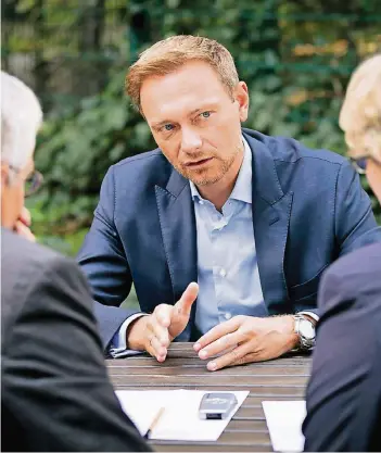  ?? FOTO: KJER/PHOTOTEK ?? Christian Lindner, 38, ist seit Dezember 2014 Vorsitzend­er der FDP. Er wuchs in Wermelskir­chen auf.