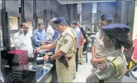  ?? PTI ?? Enforcemen­t Directorat­e conducts raids at jewellery shops in Mumbai on Monday in connection with the probe into the Punjab National Bank fraud