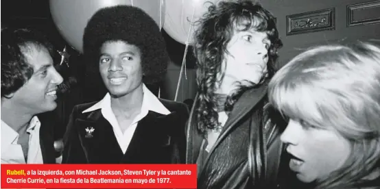  ??  ?? Rubell, a la izquierda, con Michael Jackson, Steven Tyler y la cantante Cherrie Currie, en la fiesta de la Beatlemaní­a en mayo de 1977.