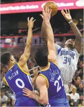  ?? Stephen M. Dowell / TNS ?? Orlando’s Jeff Green loses the ball over the Warriors’ Patrick McCaw and Zaza Pachulia.