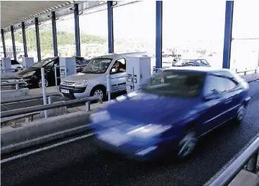  ??  ?? Eine Abertis-Mautstatio­n an der spanischen Autobahn Autopista AP-6.