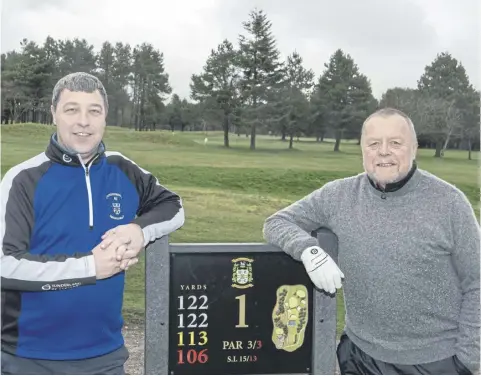  ?? ?? Former Winter Alliance president and Halifax West End profession­al Darren Arber, left, with the club’s captain Michael Clegg.