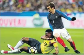  ?? FOTO: GETTY ?? Yerry Mina, internacio­nal colombiano, en acción ante Griezmann