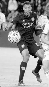  ?? JOE BURBANK/ORLANDO SENTINEL ?? Orlando City’s Tesho Akindele vies with Real Salt Lake players for the ball during the season opener.