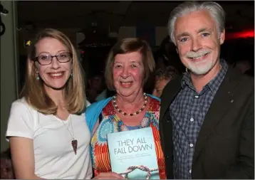  ??  ?? Cat with her mother Marguerite and fellow author Eoin Colfer