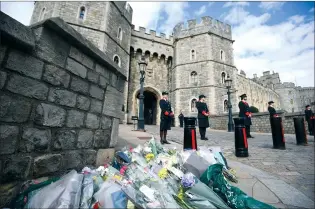  ?? AP PHOTO VICTORIA JONES ?? Flowers are left outside Windsor Castle in Windsor, England on Friday.