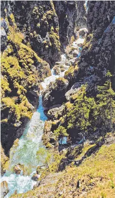  ?? ARCHIVFOTO: HIEBLE ?? An der Ostrach im Hinterstei­ner Tal bei Bad Hindelang darf im Bereich Eisenbrech­e kein Wasserkraf­twerk gebaut werden.