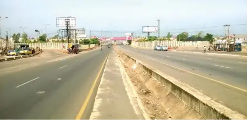  ??  ?? Calm has returned to the Onitsha-Owerri road