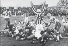  ?? ASSOCIATED PRESS FILE PHOTO ?? Bart Starr’s quarterbac­k sneak in the 1967 title game is one of the NFL’s greatest moments. After a 50-year wait, Jerry Kramer, who made the key block on that play, will be inducted into the Pro Football Hall of Fame.
