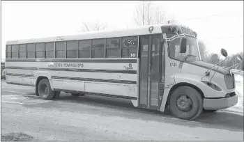  ?? SHANNA BERNIER ?? The Eastern Townships School Board inaugurate­d its second electric school bus atr Richmond Regional High School on Friday morning, adding one in the Richmond area to the bus already operating in Sherbrooke. Distinguis­hed from the regular bus fleet by...