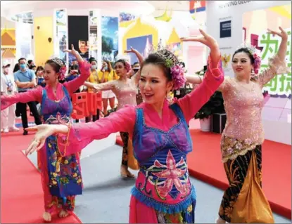  ?? LU BOAN / XINHUA ?? Artists perform at Indonesia’s pavilion at the 18th China-ASEAN Expo in Nanning, capital of the Guangxi Zhuang autonomous region, on Sept 11. The 18th China-ASEAN Expo and China-ASEAN Business and Investment Summit kicked off on Sept 10 in Nanning.