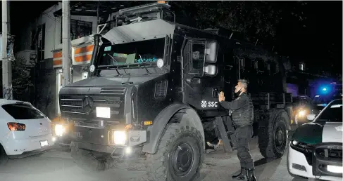  ?? JAIME LLERA ?? Participar­on 200 policías en la escolta del primer traslado