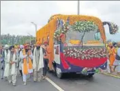  ?? HT PHOTO ?? The bus that carried the ‘nagar kirtan’ to Gurdwara Darbar Sahib, Kartarpur, on Saturday.