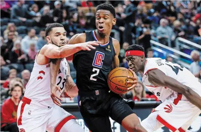  ?? RICK MADONIK TORONTO STAR ?? The Clippers’ Shai Gilgeous-Alexander splits the defence Sunday, leaving Pascal Siakam behind as Fred VanVleet tries to defend.