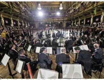  ??  ?? Ein großes Jubiläum: Zum 75. Mal wird im Wiener Musikverei­n zu philharmon­ischen Klängen getanzt