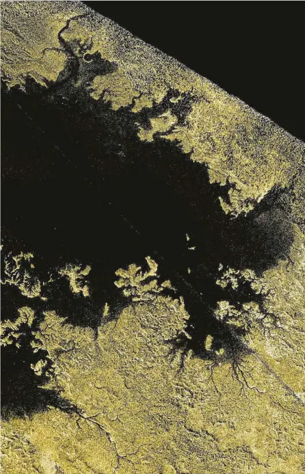  ??  ?? Imagen de la NASA del mar de metano de Titán