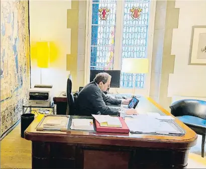  ?? GOVERN / ACN ?? Quim Torra mantiene todas su reuniones telemática­s desde la Casa dels Canonges