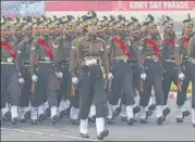  ?? VIPIN KUMAR /HT PHOTO ?? Captain Tania Sher Gill leads the contingent at Army Day Parade in New Delhi on Wednesday.