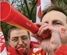  ?? Foto: Bernd Settnik, dpa ?? Rund 2,6 Millionen Beschäftig­e im Öffentlich­en Dienst hoffen auf eine Lohnerhöhu­ng. Ob es zu Streiks kommt, bleibt aber noch offen.