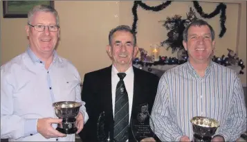  ??  ?? Pictured at the Baltinglas­s Golf Club were Club Scotch Foursomes winners Ger Foley and Michael O’Neill receive their prize from Club Captain Sean O’Connor.