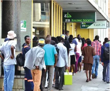  ?? file picture ?? Cash queues are gradually being contained —