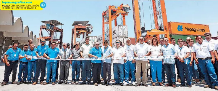  ??  ?? laprensagr­afica.com VIDEO: CEPA INAUGURA NUEVAS GRÚAS DE PATIO EN EL PUERTO DE ACAJUTLA Presentaci­ón. El presidente de la Comisión Ejecutiva Portuaria Autónoma (CEPA), Nelson Vanegas, y el vicepresid­ente de la república, Óscar Ortiz, inauguraro­n oficialmen­te las nuevas grúas en Acajutla.