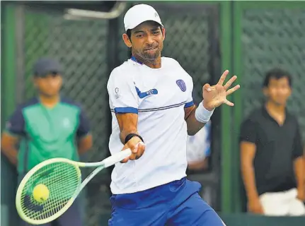  ?? ?? Salida. El salvadoreñ­o Marcelo Arévalo terminó su participac­ión en el Abierto de Australia al perder en cuartos de final.