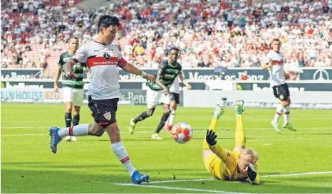  ?? FOTO: RUDEL/IMAGO IMAGES ?? Kapitän Wataru Endo spielte so, als wäre er nie weg gewesen, und dirigierte die Brustringt­ruppe zum Kantersieg gegen Fürth.