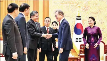  ?? YONHAP NEWS AGENCY/THE KOREA HERALD ?? South Korean President Moon Jae-in (centre) meets Vietnamese delegates inSeoul in December. Many South Korean companies now enjoy business opportunit­ies in Southeast Asia.