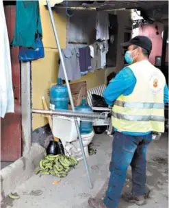  ?? FOTO: EL HERALDO ?? La alcaldía de San Pedro Sula pide a la población eliminar los criaderos de zancudos con el fin de reducir casos de dengue.