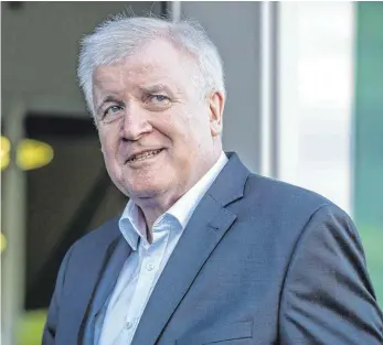  ?? FOTO: DPA ?? CSU-Chef und Bundesinne­nminister Horst Seehofer ist froh, er will Innenminis­ter bleiben.