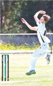  ??  ?? Tim Whitten continuall­y ran in for his Warragul side in the heat, finishing with 0/51 from 11 overs.